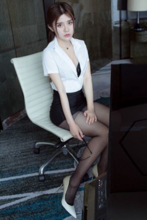 美女裸体18禁污污污-粤语中字完整视频大全